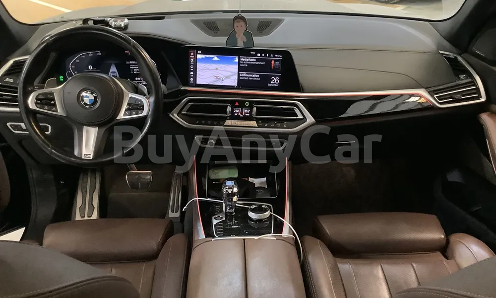Vehicle photo 8