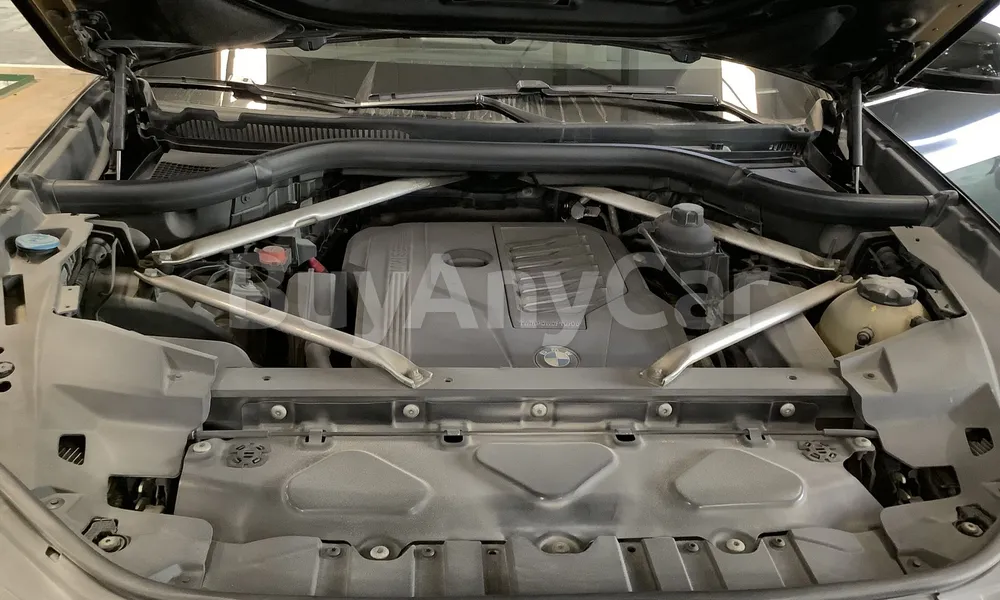 Vehicle photo 6