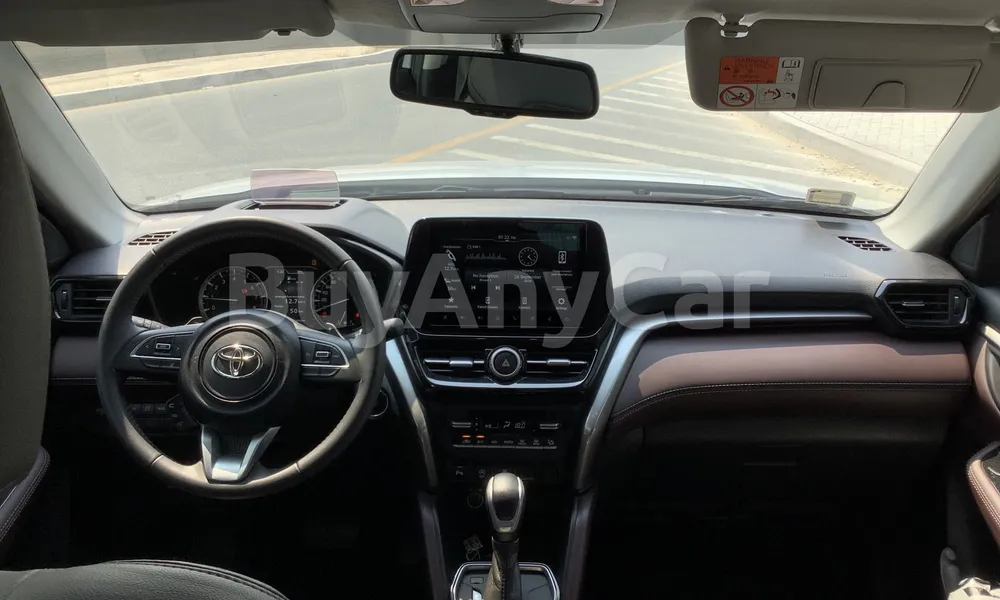 Vehicle photo 8