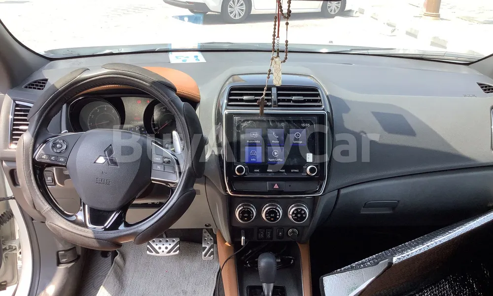 Vehicle photo 7
