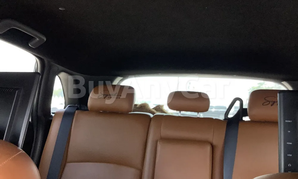 Vehicle photo 9