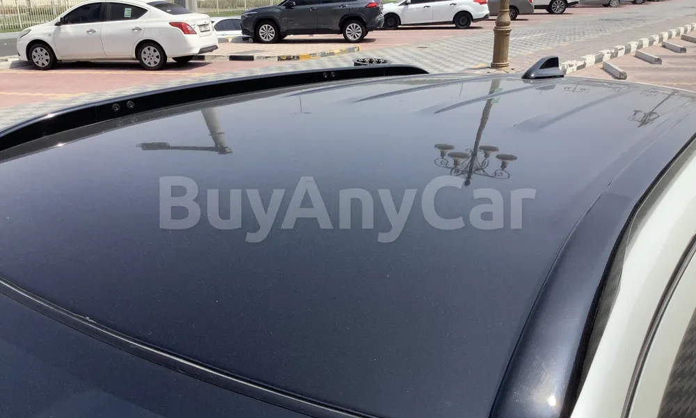 Vehicle photo 8
