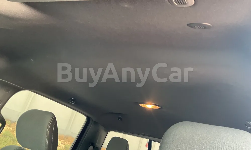Vehicle photo 9