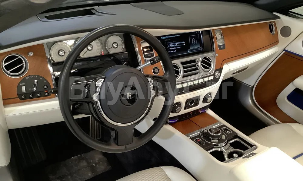 Vehicle photo 8