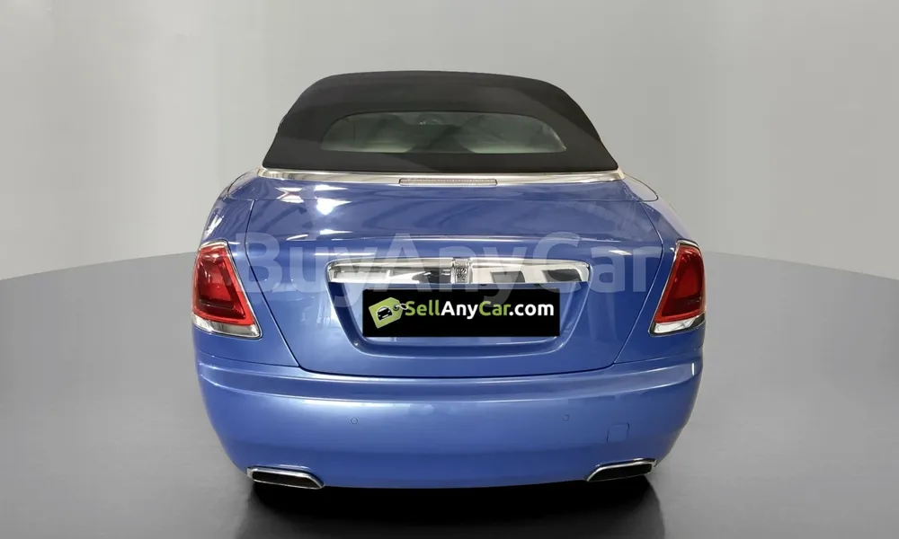 Vehicle photo 2