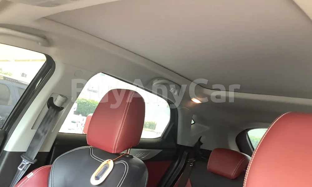 Vehicle photo 7