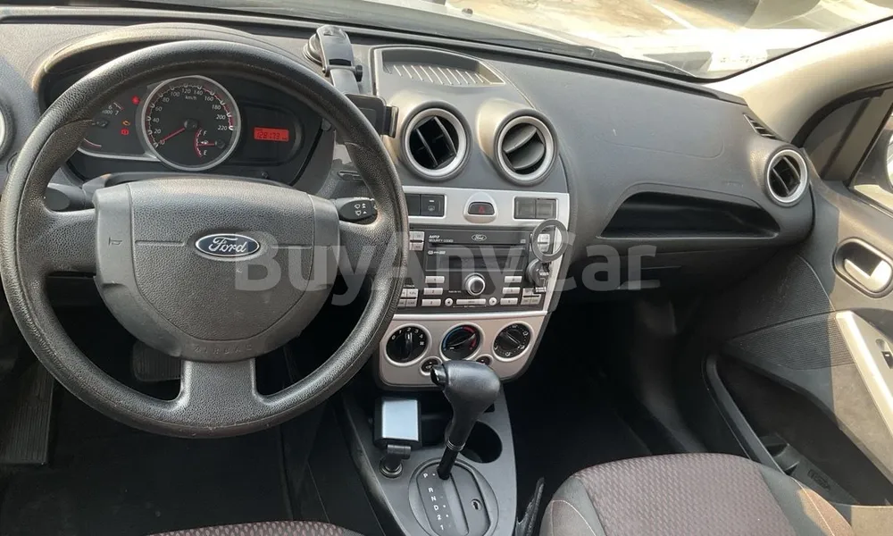 Vehicle photo 9