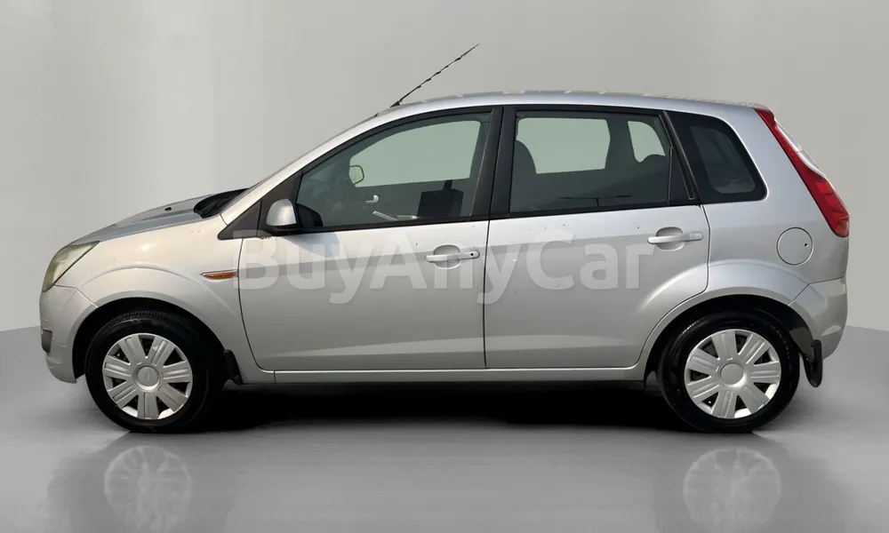 Vehicle photo 5
