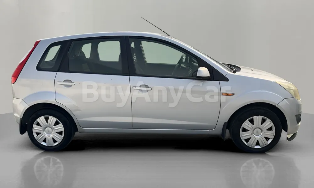 Vehicle photo 3