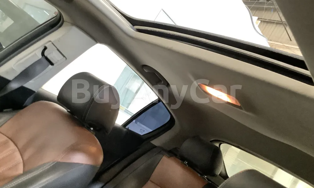 Vehicle photo 9