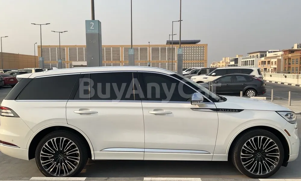 Vehicle photo 3