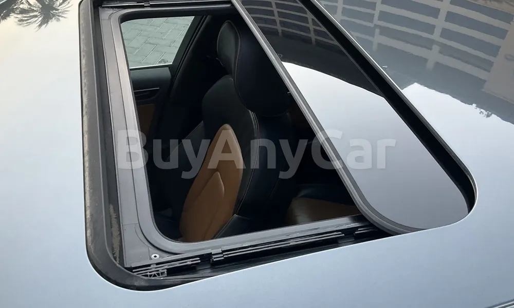 Vehicle photo 4