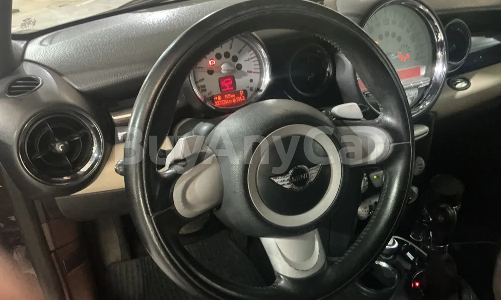 Vehicle photo 8