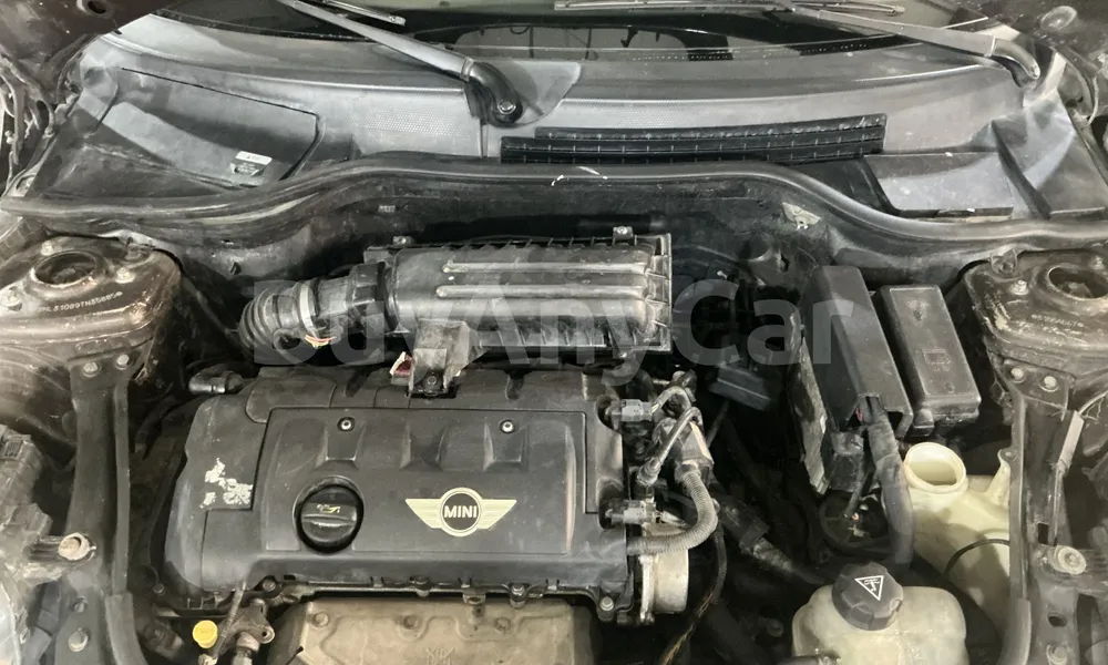 Vehicle photo 6