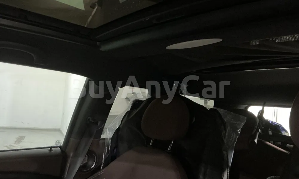 Vehicle photo 9
