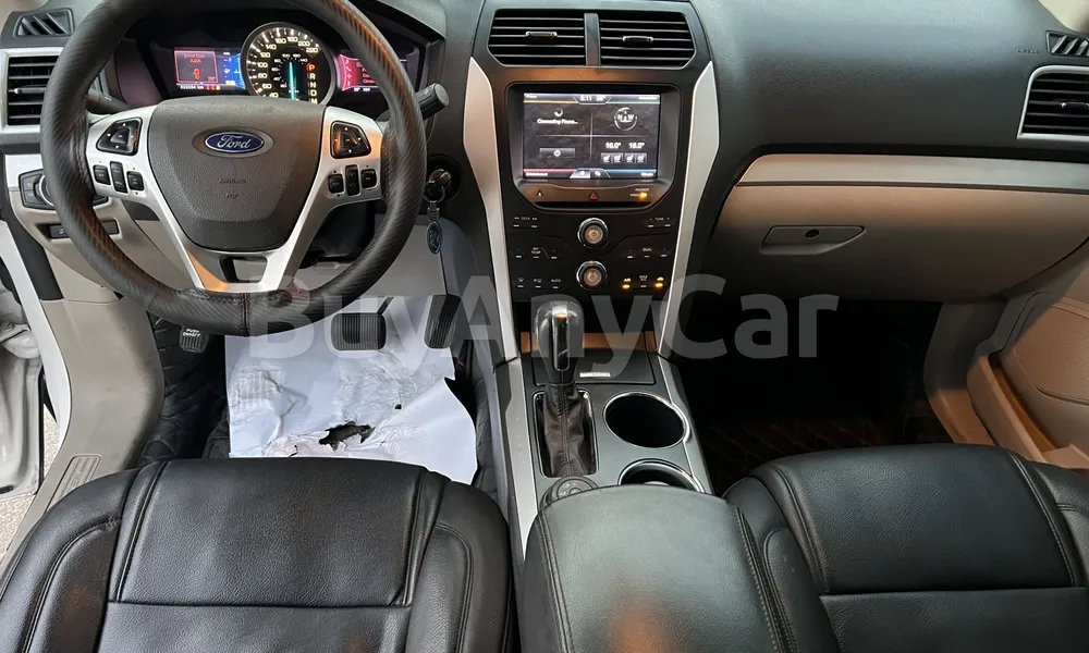 Vehicle photo 9