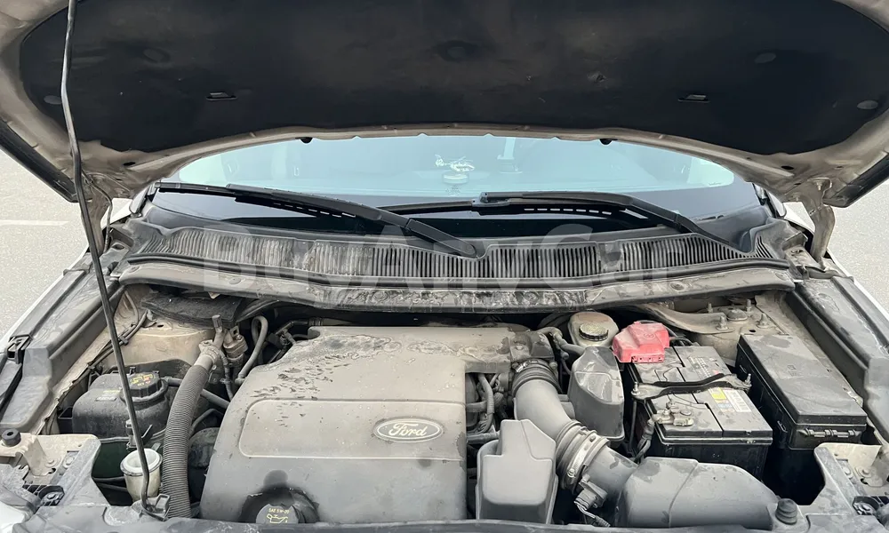 Vehicle photo 6
