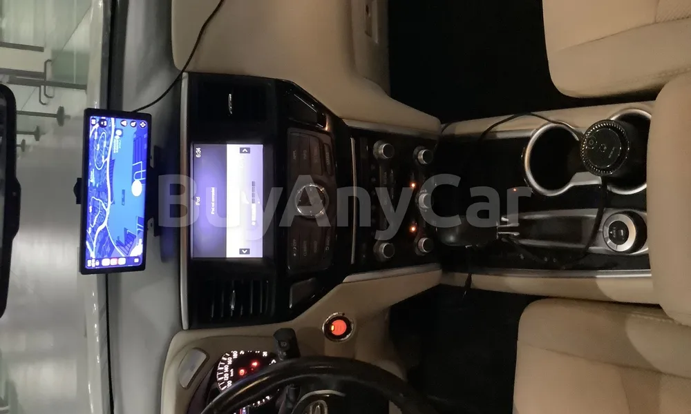 Vehicle photo 6