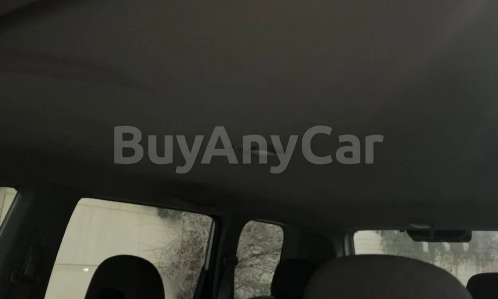 Vehicle photo 8