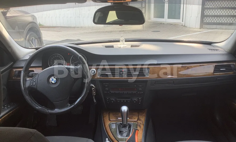 Vehicle photo 8