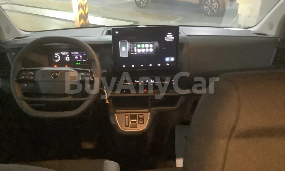 Vehicle photo 9