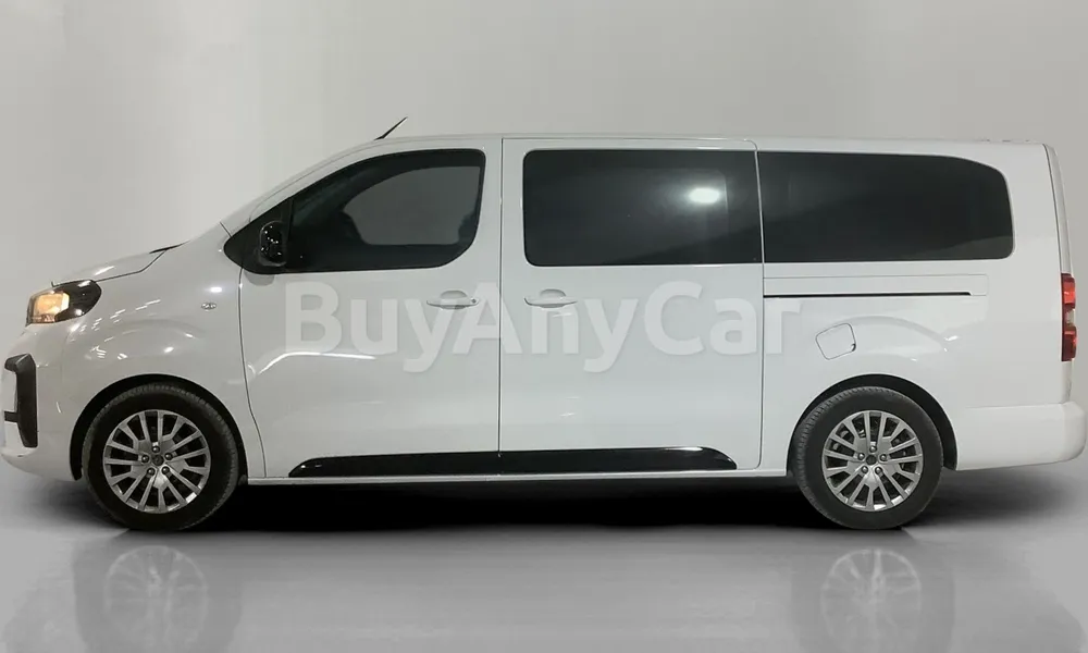 Vehicle photo 4