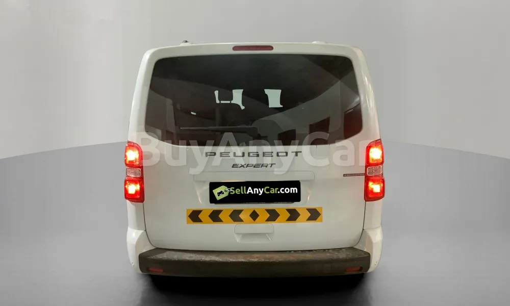 Vehicle photo 2