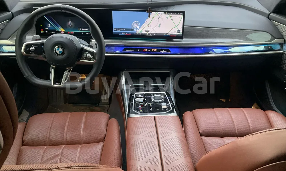 Vehicle photo 8