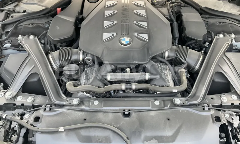 Vehicle photo 6