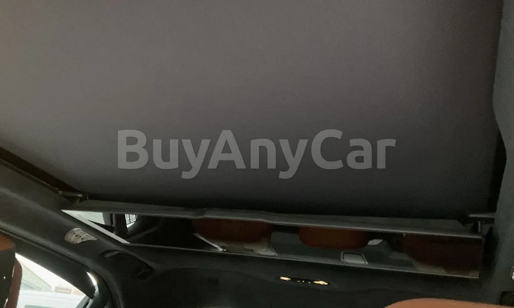 Vehicle photo 9