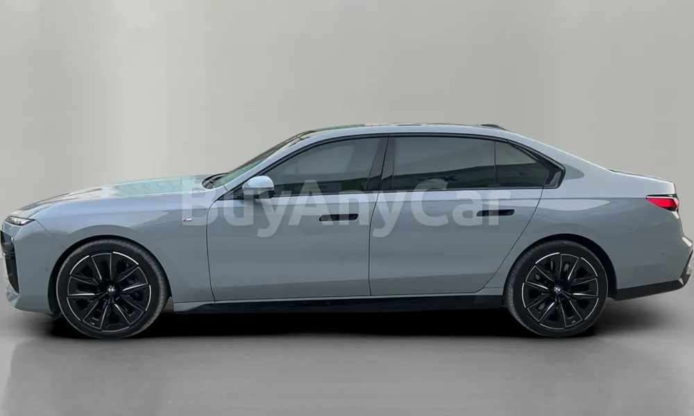 Vehicle photo 4