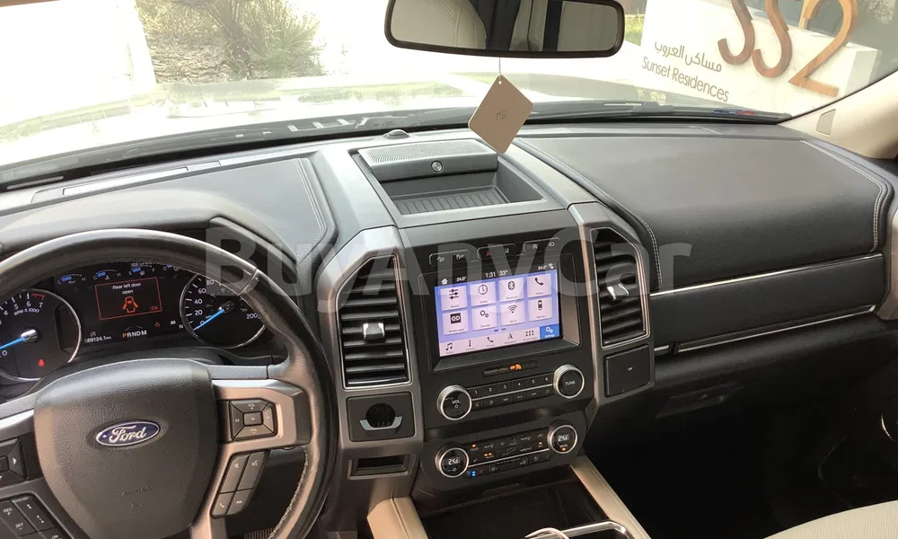 Vehicle photo 8