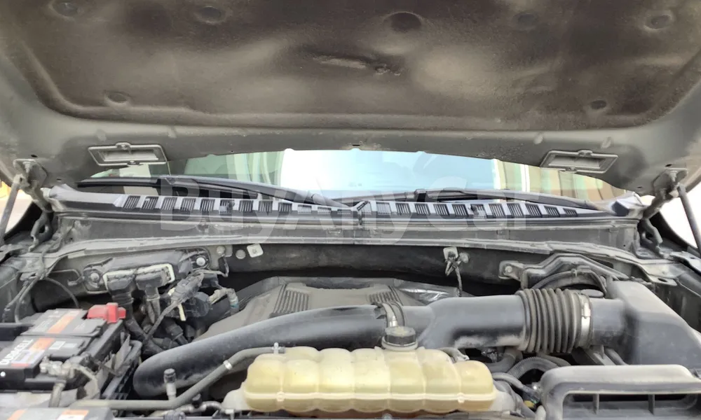 Vehicle photo 9