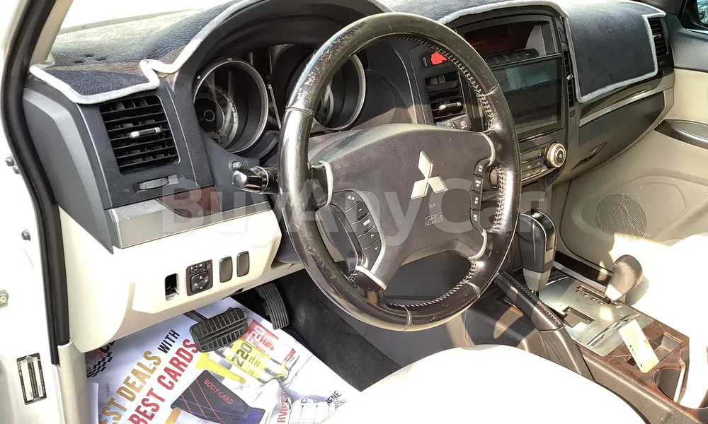 Vehicle photo 9