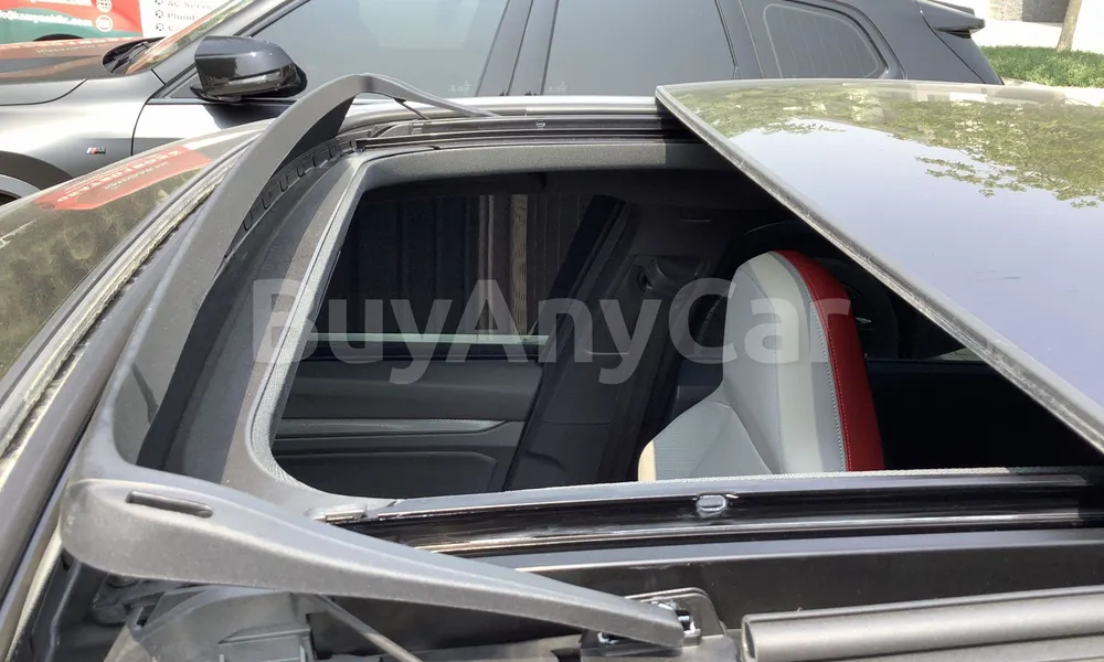 Vehicle photo 10