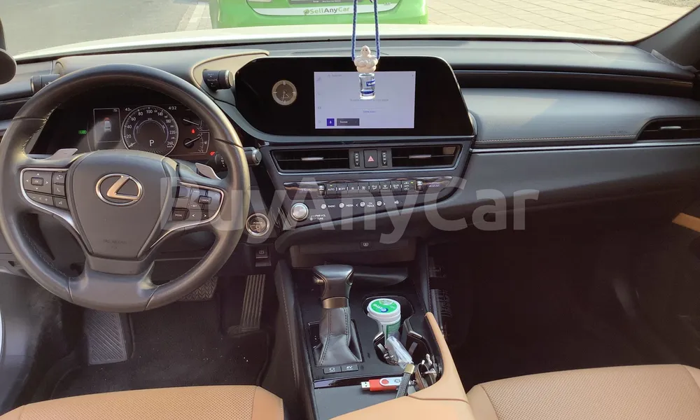 Vehicle photo 8