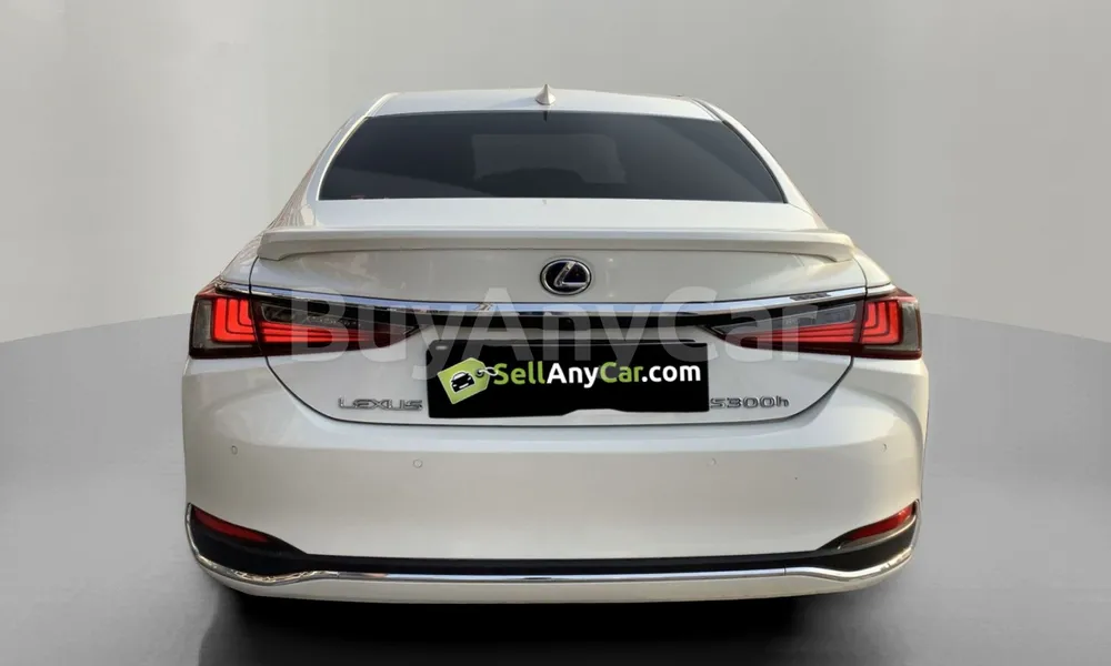 Vehicle photo 2