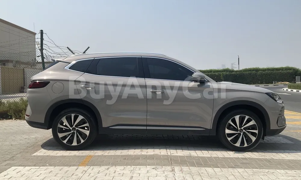 Vehicle photo 3
