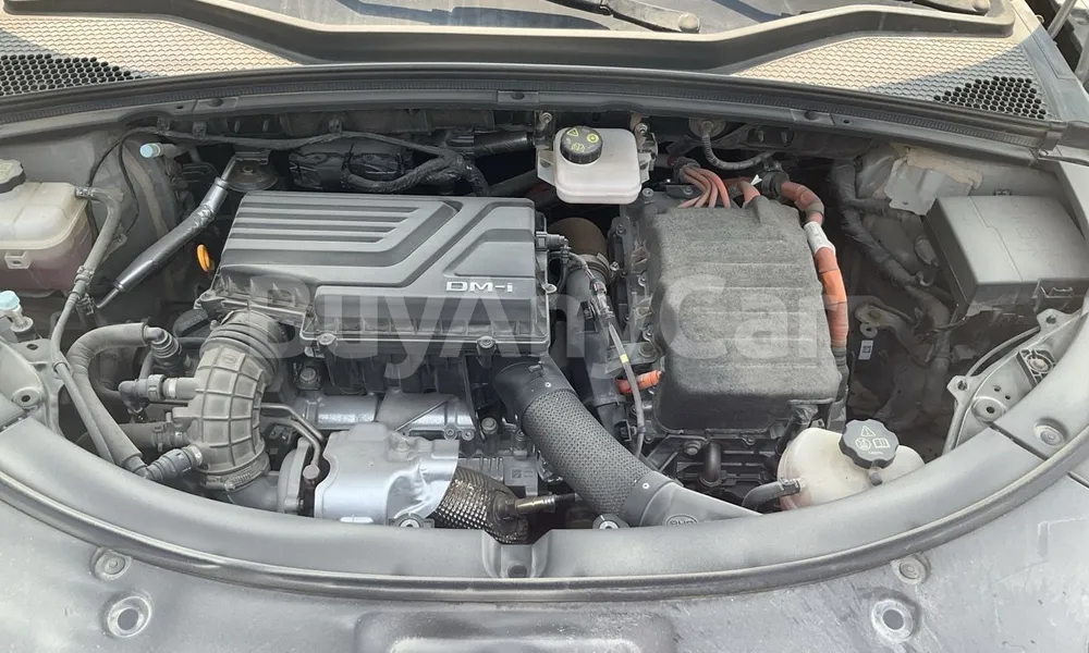 Vehicle photo 6