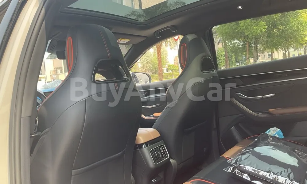 Vehicle photo 9