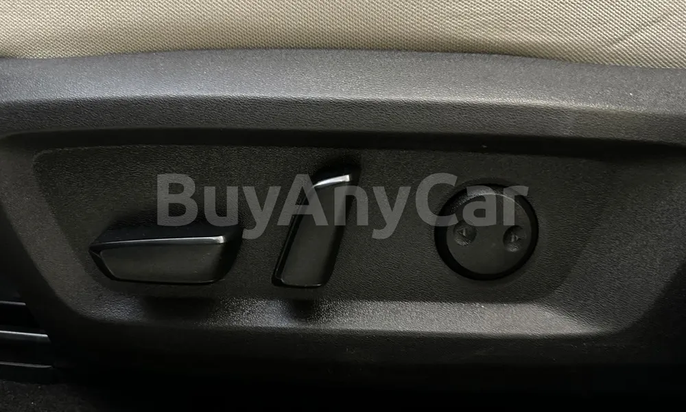 Vehicle photo 14