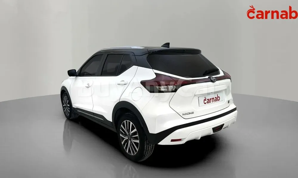 Vehicle photo 6