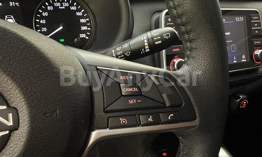 Vehicle photo 13