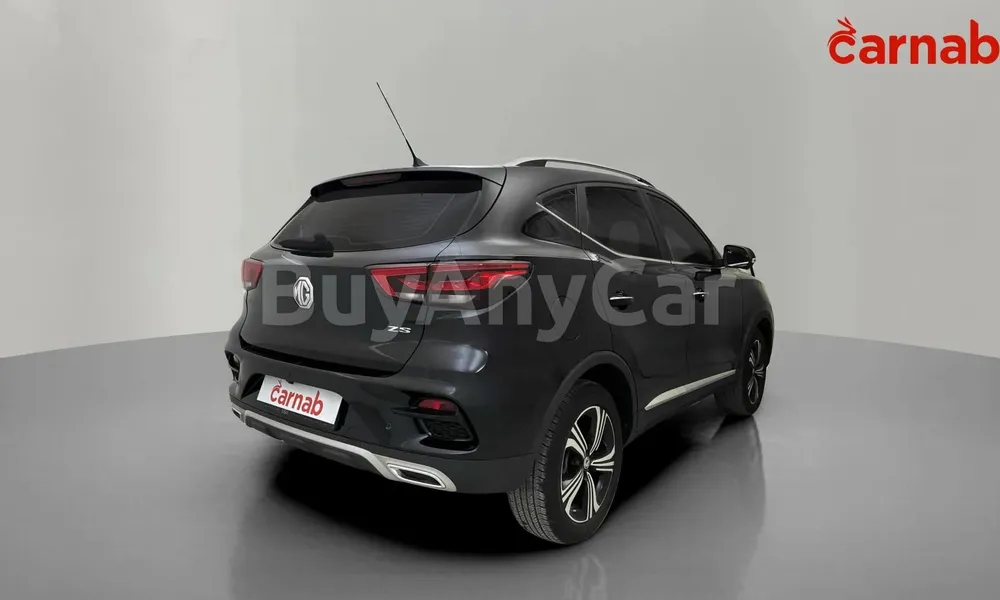 Vehicle photo 8
