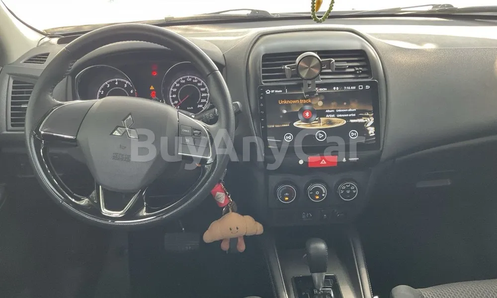 Vehicle photo 8