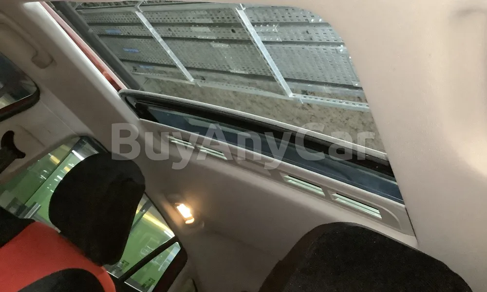 Vehicle photo 9