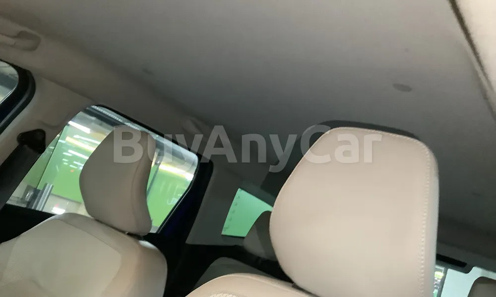 Vehicle photo 8