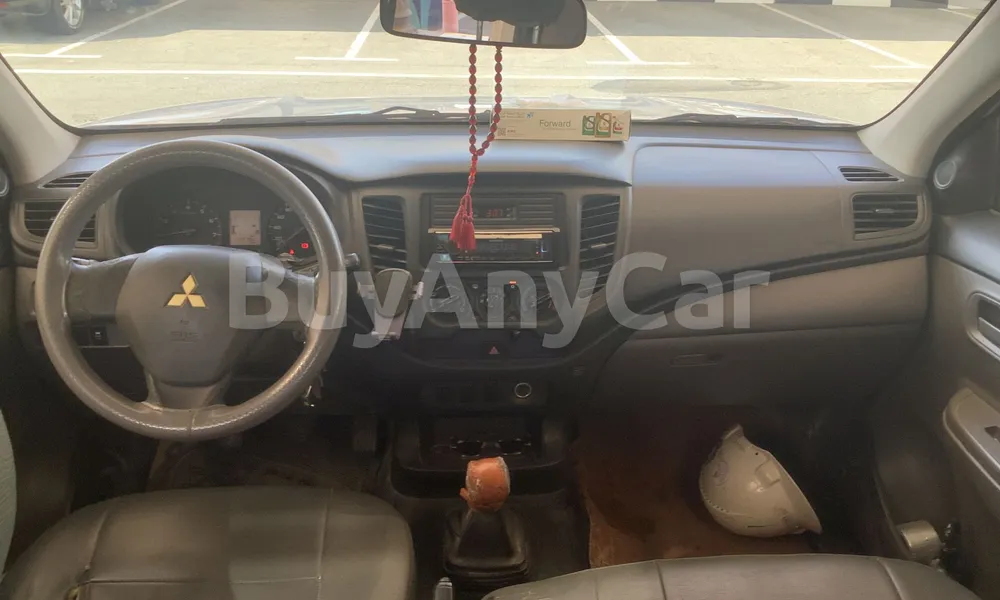 Vehicle photo 8