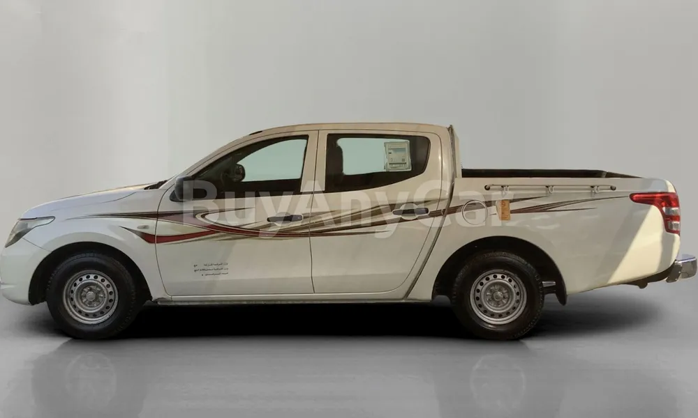 Vehicle photo 4