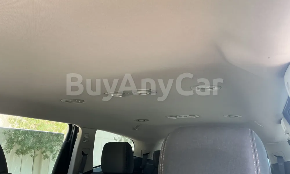 Vehicle photo 9